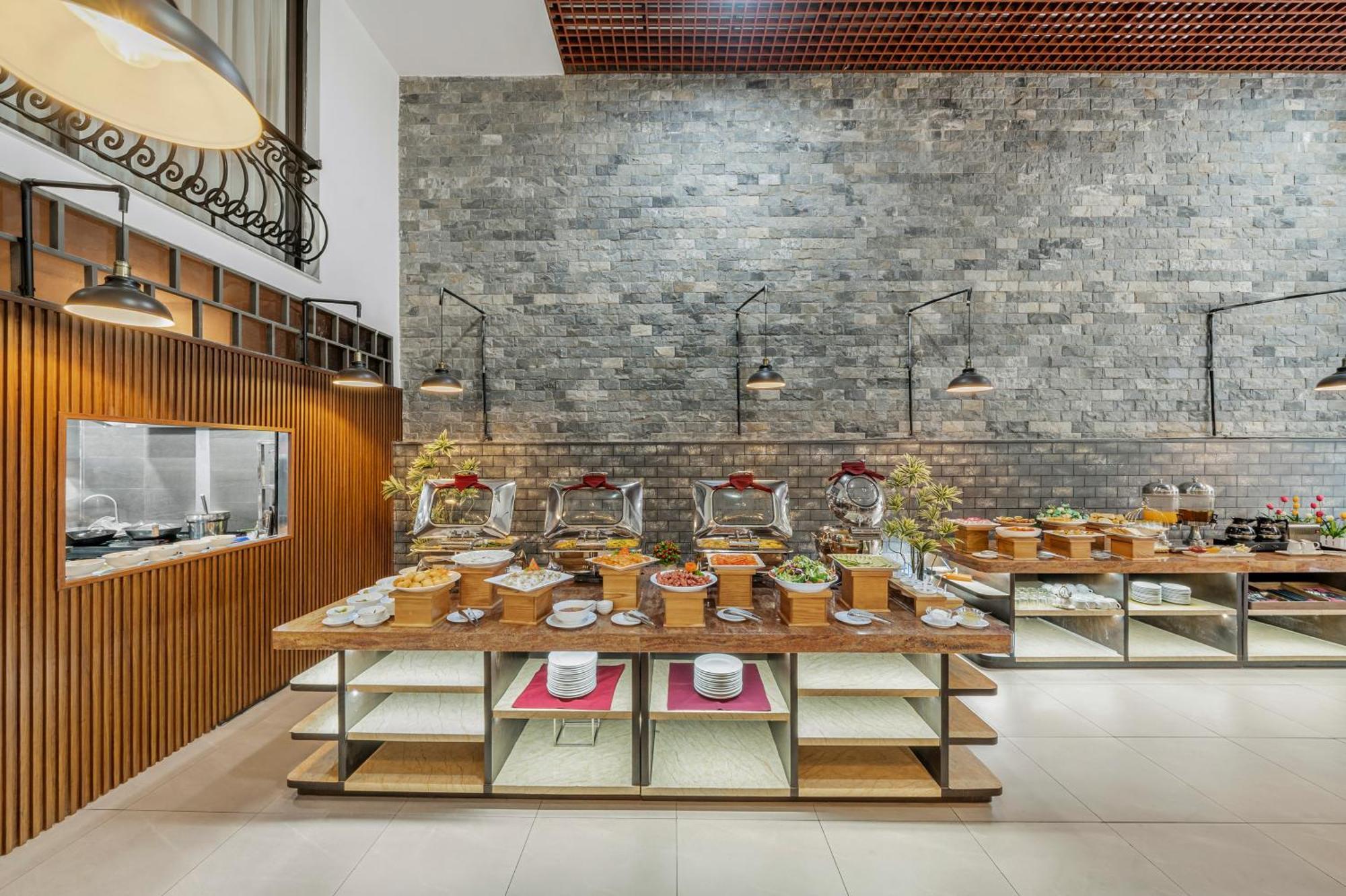 Palazzo Luxury Hotel Da Nang Buitenkant foto